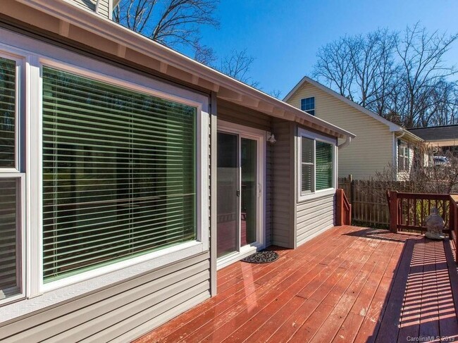 Building Photo - Modern Asheville Rental