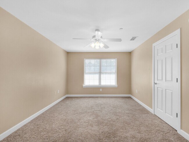 Building Photo - Beautiful One Bedroom Apartment in Fort Walton Beach!
