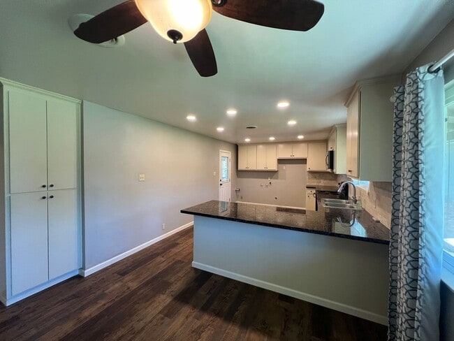 Building Photo - 2 bedroom country home in Escalon!