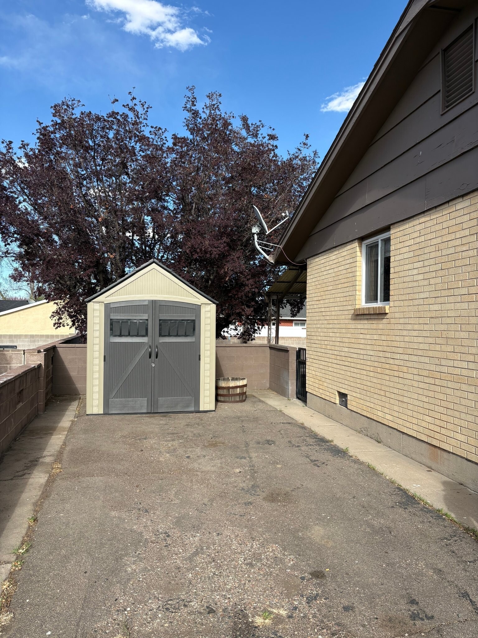 Building Photo - 1632 Hollywood Dr