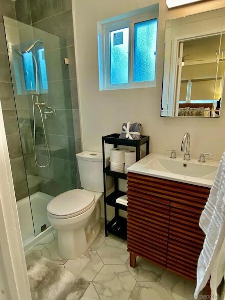 Building Photo - 424 W University Ave