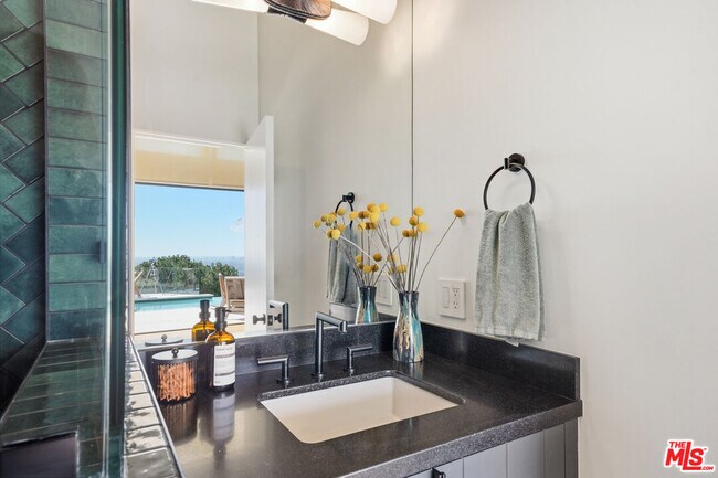 Building Photo - 8242 Hillside Ave