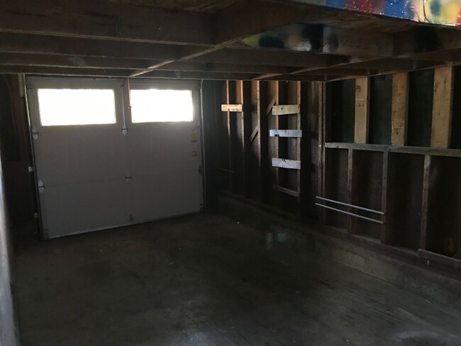 Building Photo - Spacious 4 Bedroom 2 Bath House NW Corvallis