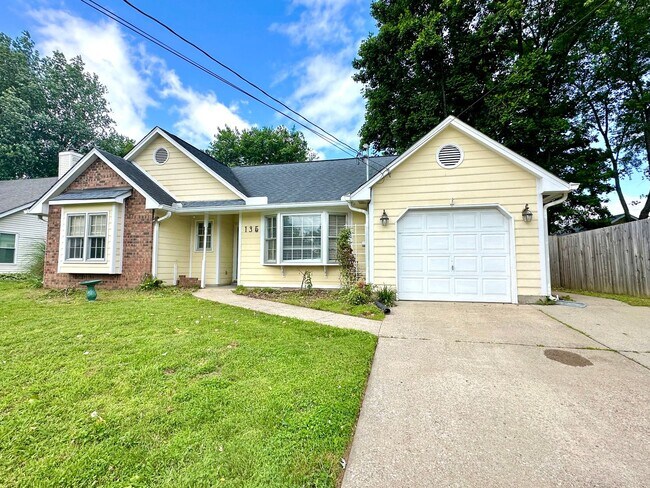 Building Photo - Renovated 3 Bedroom 2 Bath in Hendersonvil...