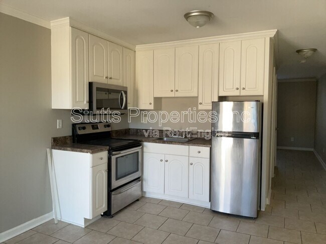 Building Photo - 414 Hermitage Dr