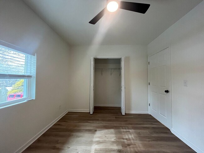 Building Photo - Newley Remodeled!