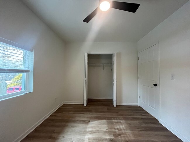 Building Photo - Newly Remodeled!