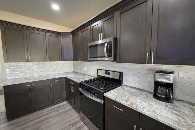 Building Photo - 13776 Grandeur Ave