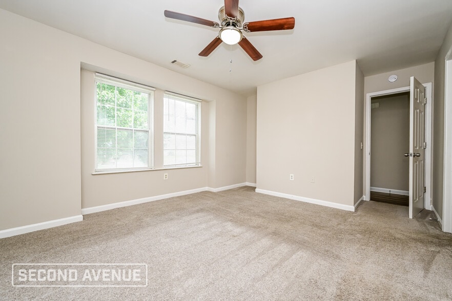 Building Photo - 2370 Iron Horse Dr