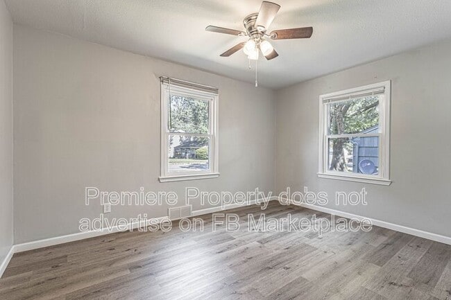 Building Photo - 5709 W 75th St