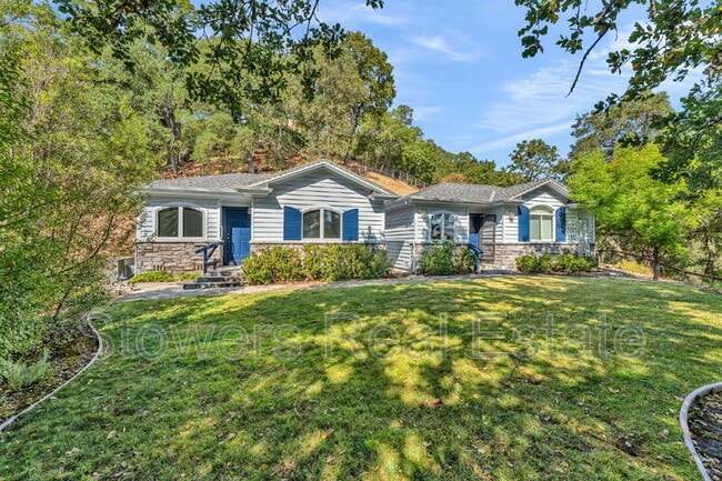 Building Photo - 300 Lark Ln
