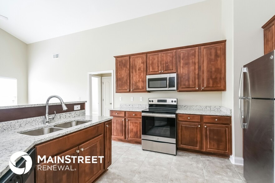 Building Photo - 2061 Edgewood Dr