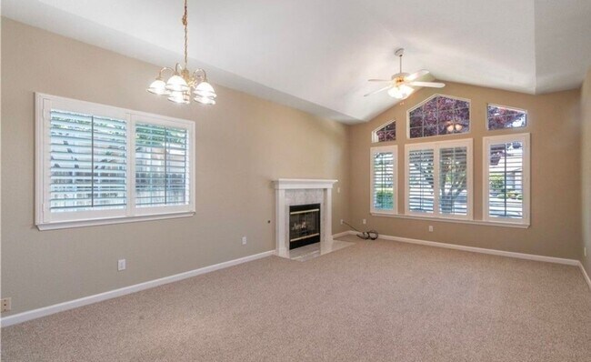 Building Photo - 3 bedroom 2 Bath home with garage, yard and shed