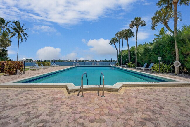 Building Photo - 2800 N Flagler Dr