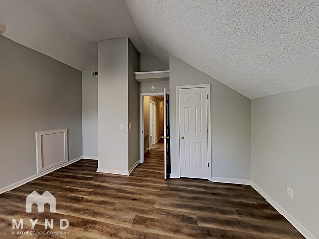 Building Photo - 2369 Sapphire Ct