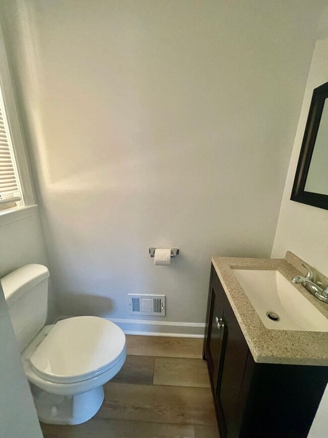 Building Photo - Welcome to the Classic 3 bedroom 1 1/2 bat...