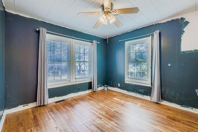 Building Photo - 1705 Kerr St