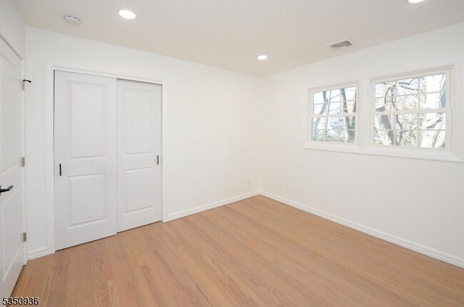 Building Photo - 58 Oxford Pl