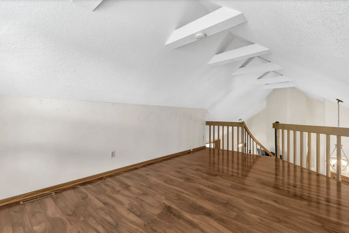 Building Photo - 1049 Sunrise Dr