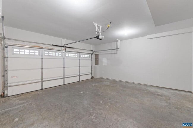 Building Photo - 4 Bedroom 3.5 Bathroom Townhouse with 2 Car Garage - Brownsville Elementary School District