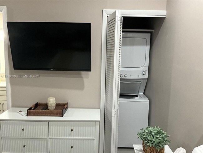 Building Photo - 8638 SW 50th St