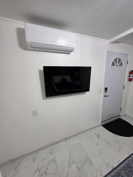 Building Photo - 4742 Blossom Dr