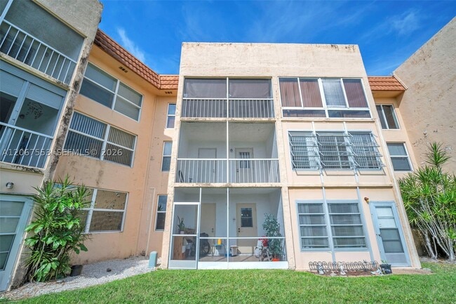 Building Photo - 6550 Royal Palm Blvd