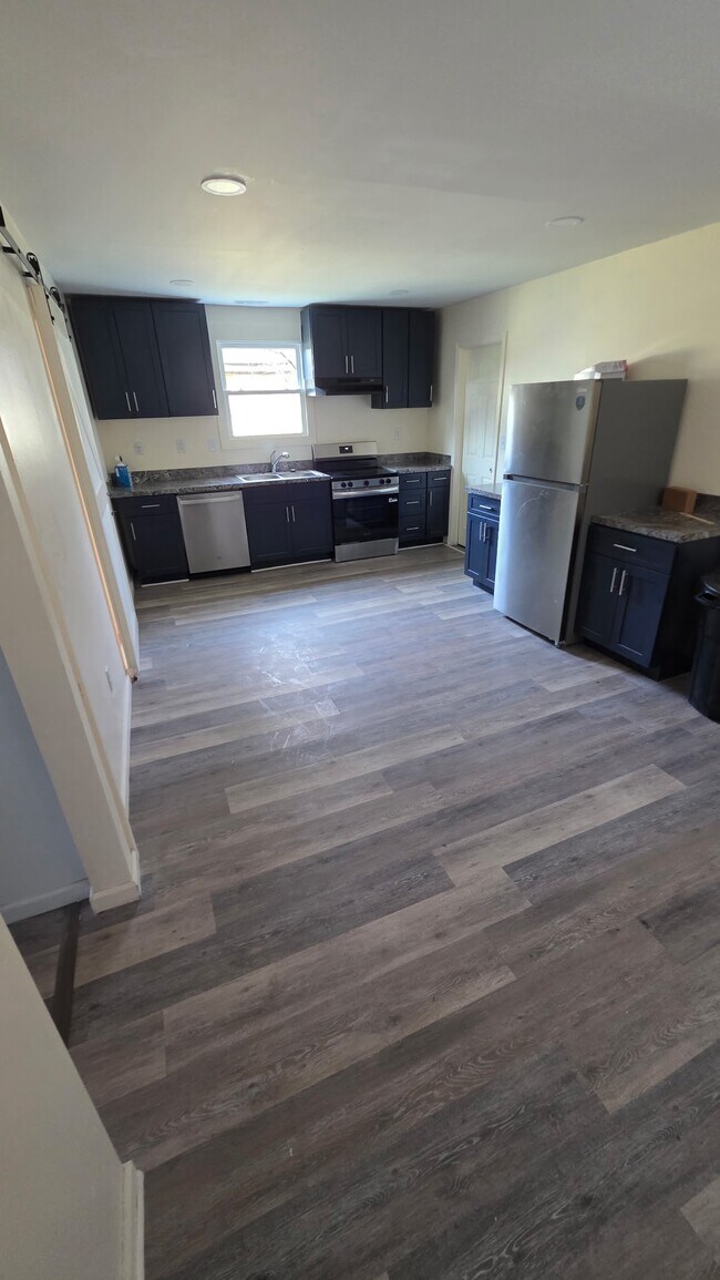 Building Photo - 641 29th St