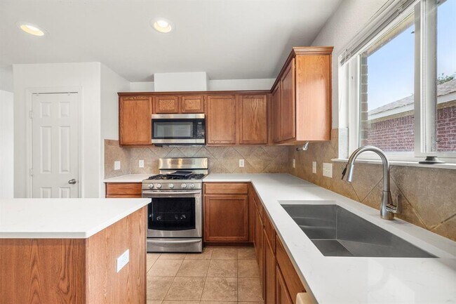 Building Photo - 3211 Falcon Trail Dr