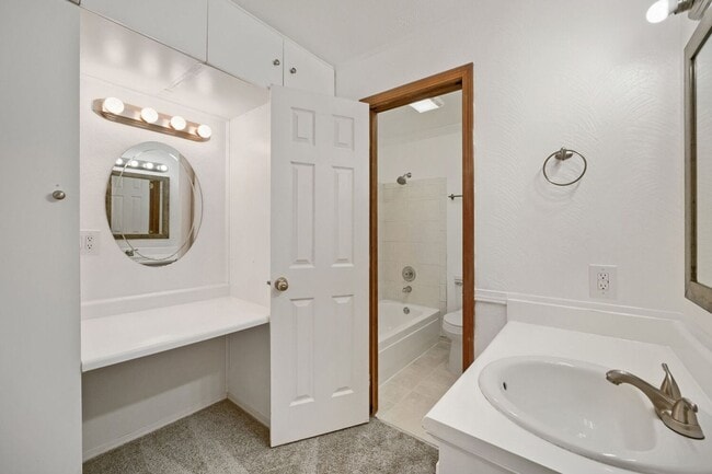 Building Photo - AVAILABLE NOW! 2BR/2BA Condo – Awesome Location! Glossy Hardwoods, Granite Countertops, W/S/G Inc...