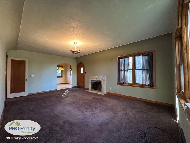 Building Photo - 3 Bedroom House **$1,000.00 off December's Rent with a December 2025 Move In**