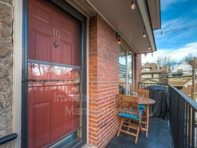 Building Photo - 1243 Vine St