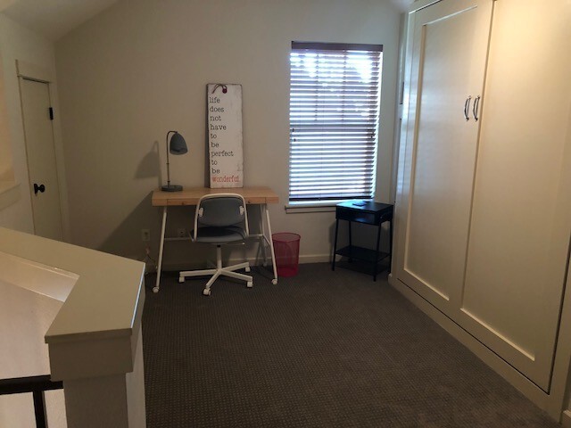 Building Photo - Fully Furnished Home