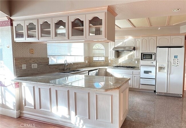 Building Photo - 232 E Floral Ave