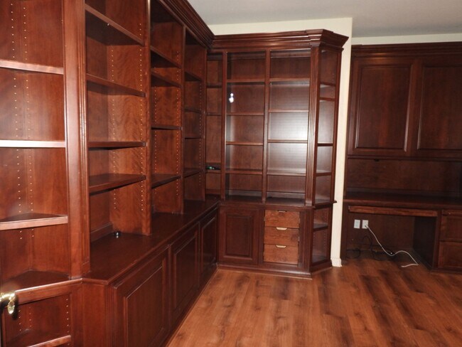 Building Photo - Beautiful Serrano Home - Single Story!