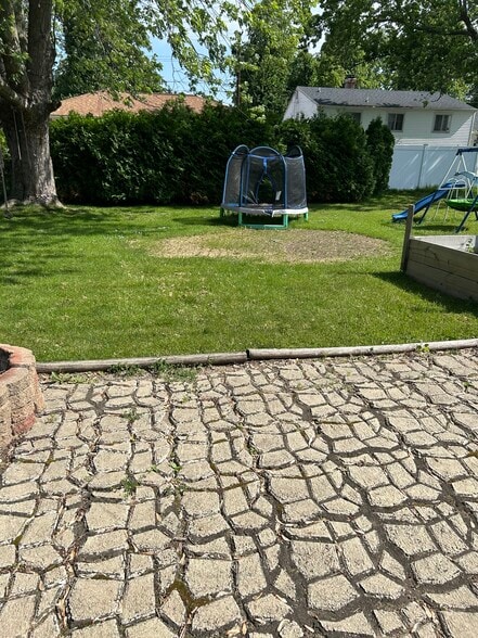 Building Photo - 45 Lancaster Ave