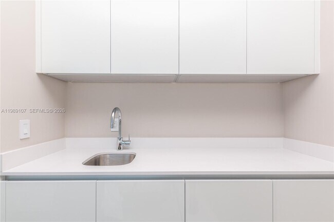 Building Photo - 851 NE 1st Ave