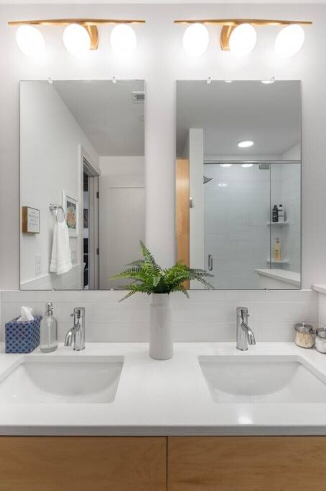 Building Photo - 2426 Goose Alley