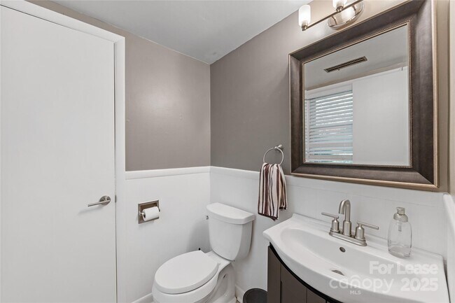 Building Photo - 3329 Winnipeg Cir