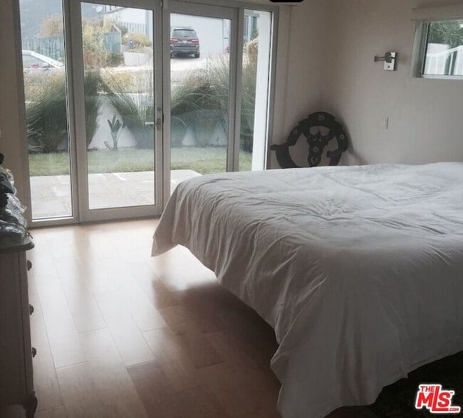 Building Photo - 3440 Shoreheights Dr