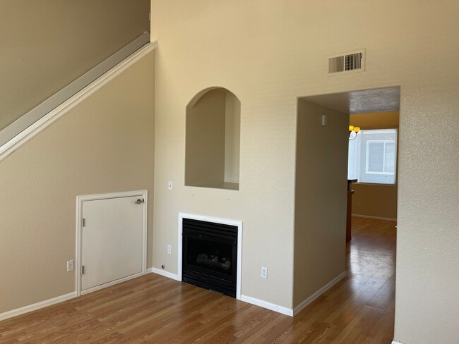 Building Photo - 1021 S Walden Way