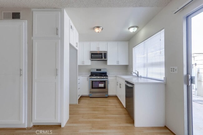Building Photo - 9502 Pettswood Dr