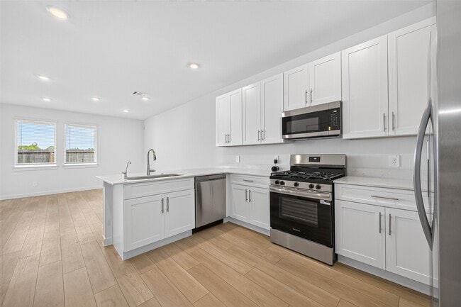 Building Photo - 1738 Revolution Way