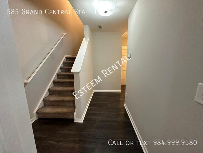 Building Photo - 585 Grand Central Sta