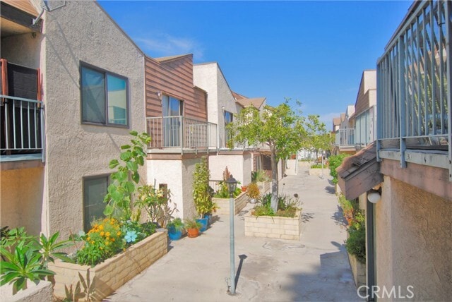 Building Photo - 746 N Eucalyptus Ave