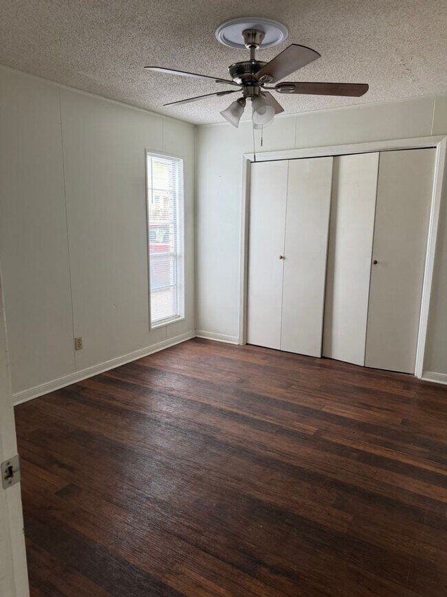 Building Photo - 2021 Austin Ave