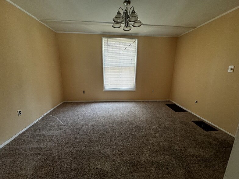 Building Photo - 301 S Pleasant St