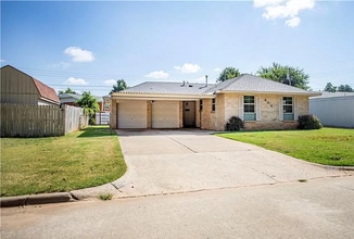 Building Photo - Charming 3-Bedroom / 2-Bathroom Home Next to Ray Trent Park!