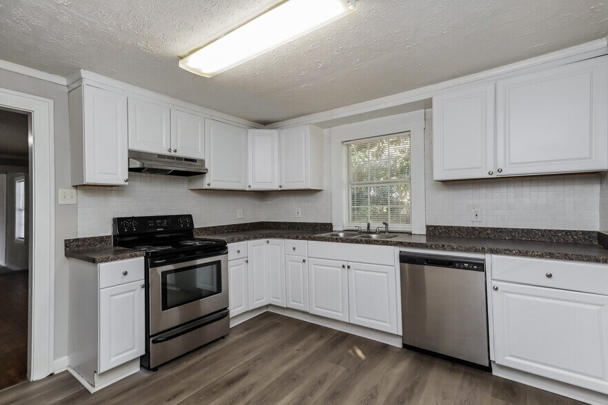 Building Photo - 195 Neely Hammonds Rd