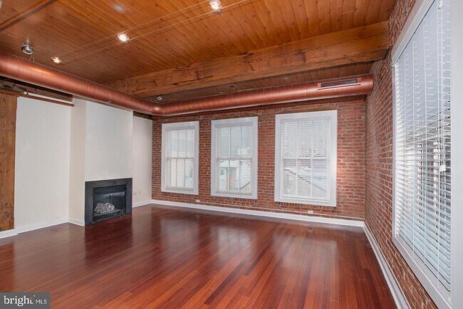 Building Photo - 105 S 18th St